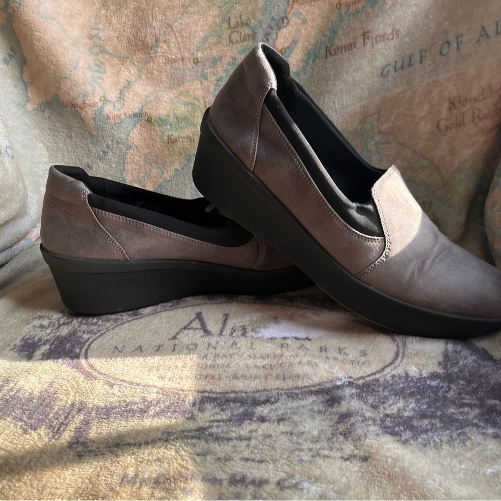 Cloudsteppers by Clark Grey Slipons